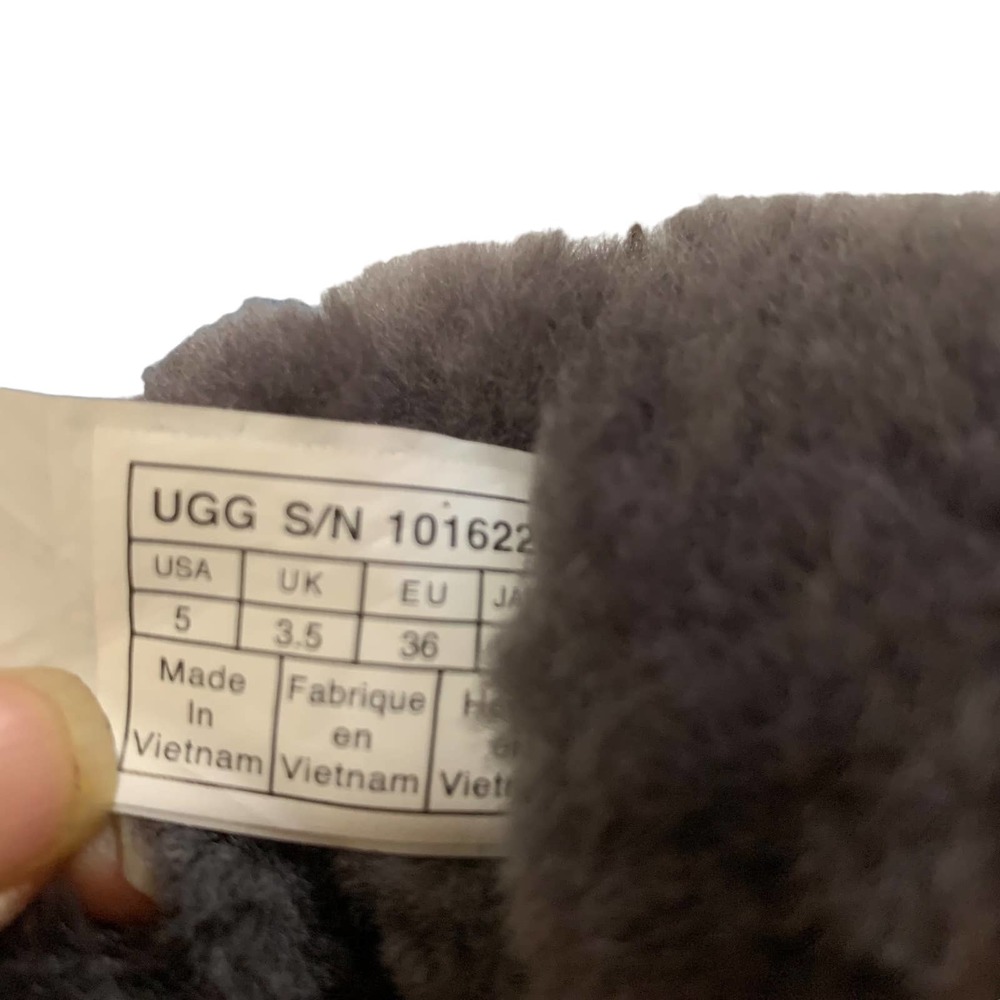 Ugg Bailey Button Triplet Boot Size 5 - image 7